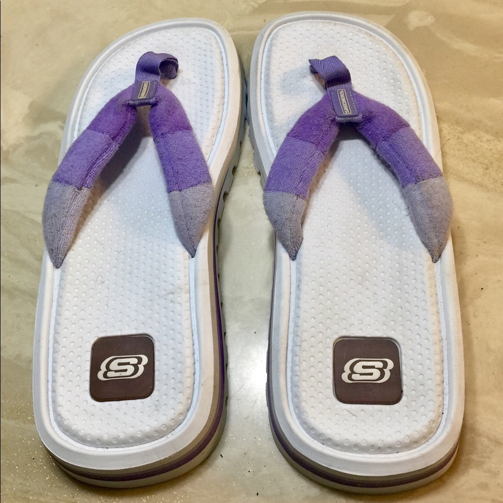 Men's Wide Sole Size 11 White Skechers Sandals